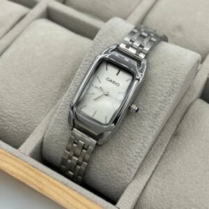 ساعة casio نسائية في علبة - النوع 43